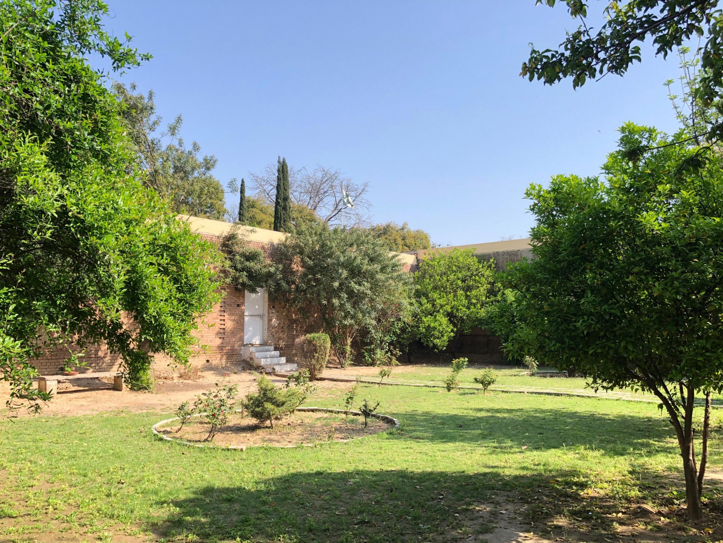 Description of Photo 2
