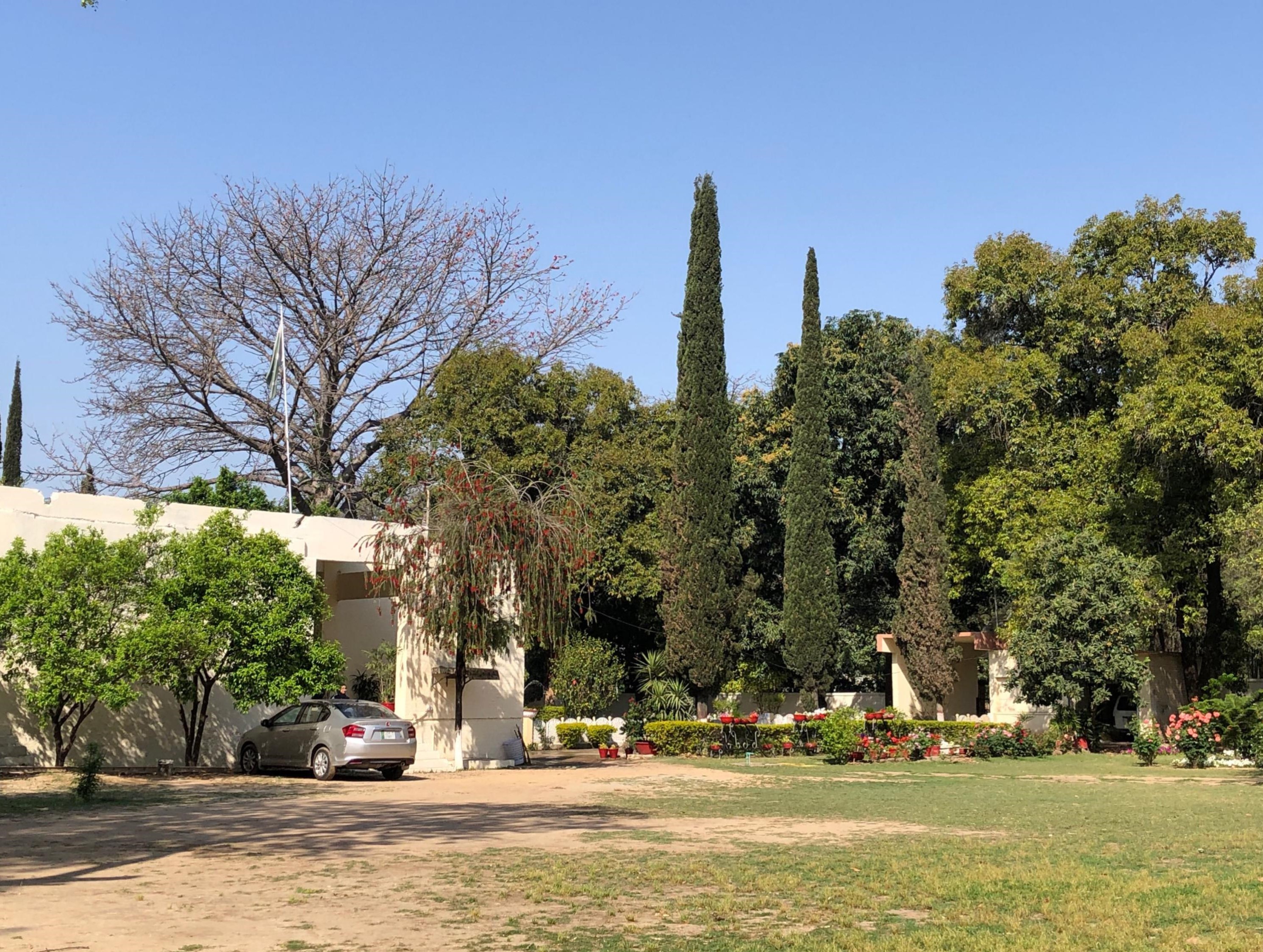 Description of Photo 2